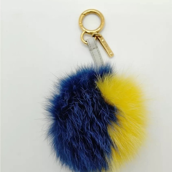 Fendi fur Pom Pom bag charm or key chain - Picture 2 of 5